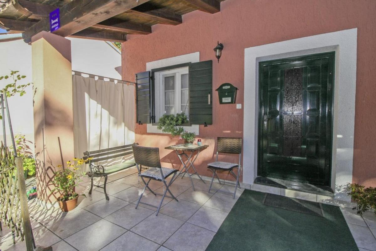 Dalibor In Jakacici - Haus Fuer 2-4 Personen Gracisce Exterior photo